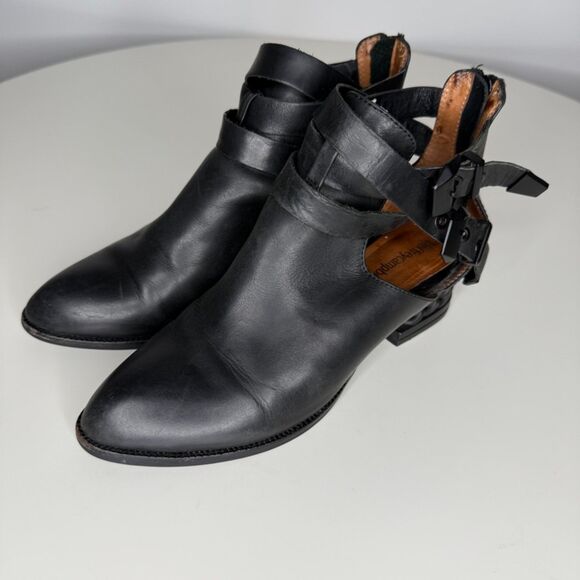 Jeffrey Campbell Everly Cutout Black Leather Ankle Booties Chainlink Heel - Picture 2 of 9